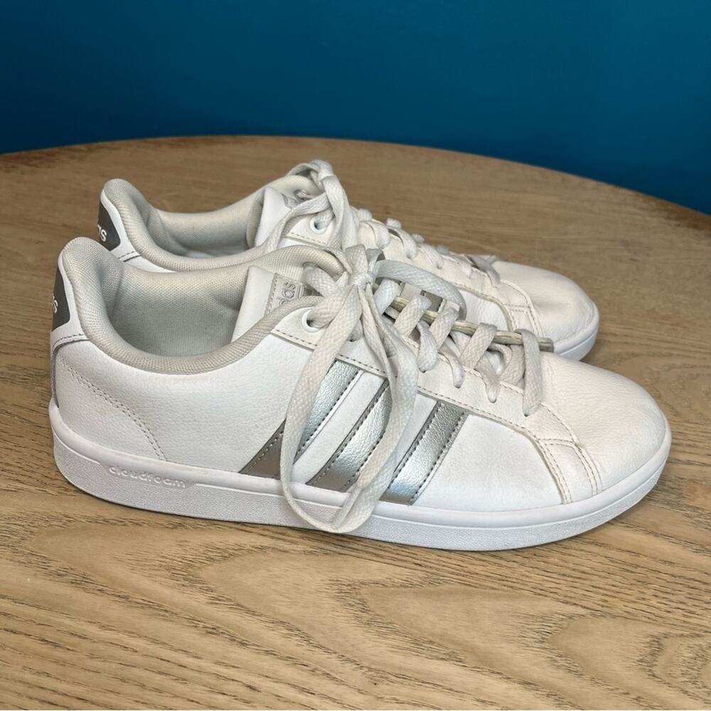 adidas Men’s Cloudfoam Grand Court White Silver Stripes Size 9 - Picture 2 of 10